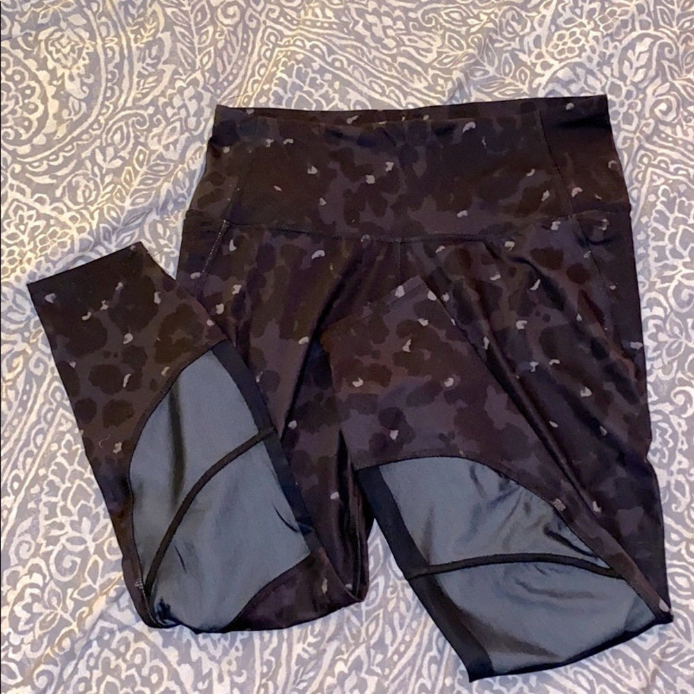 Women’s workout leggings.